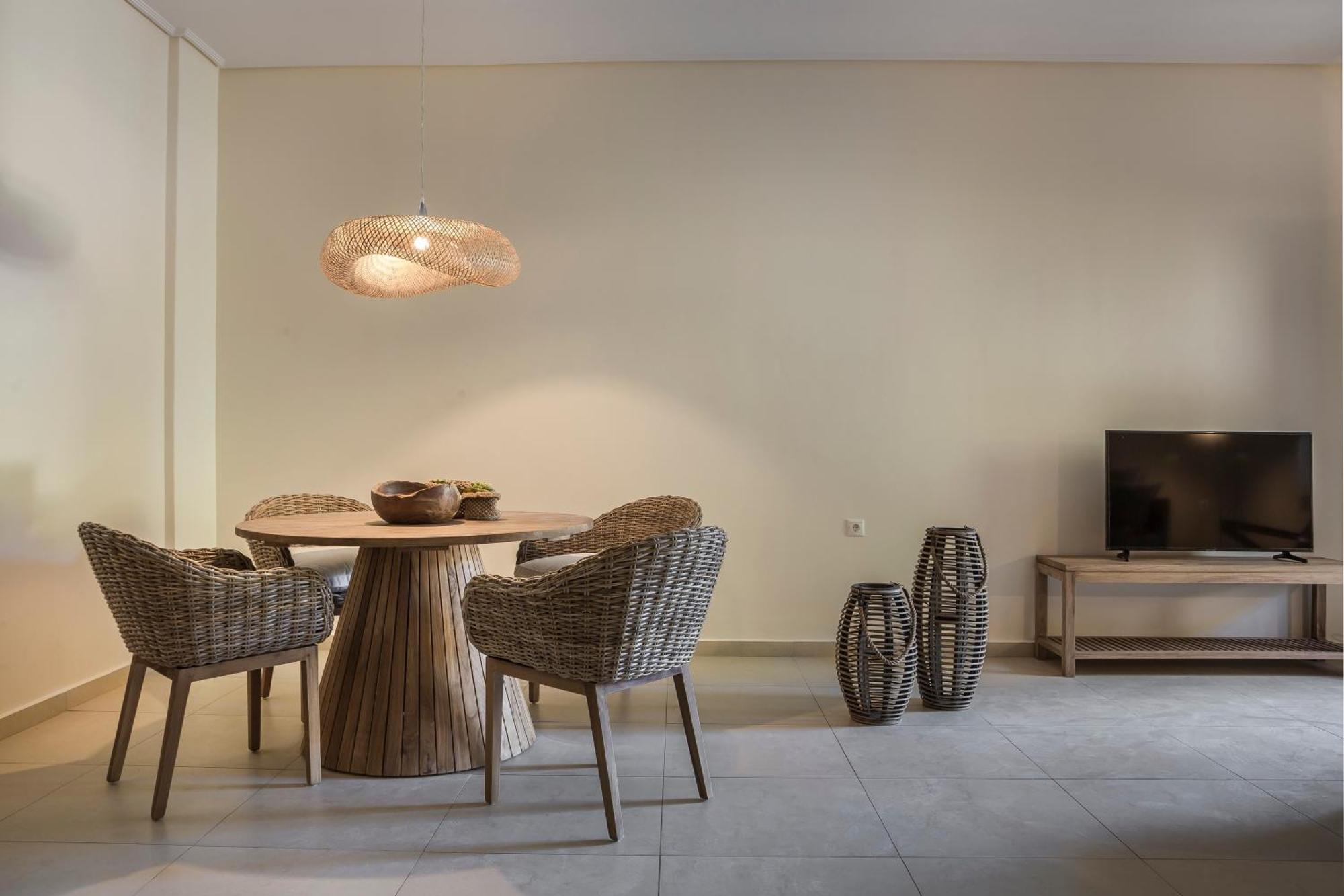 Meliti Waterfront Aparthotel Karavomylos