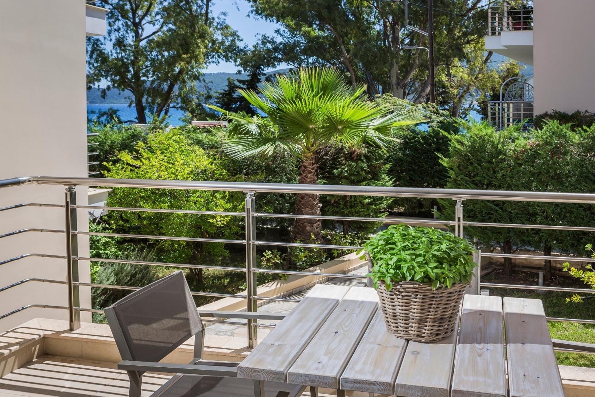 Meliti Waterfront 4* Karavomylos